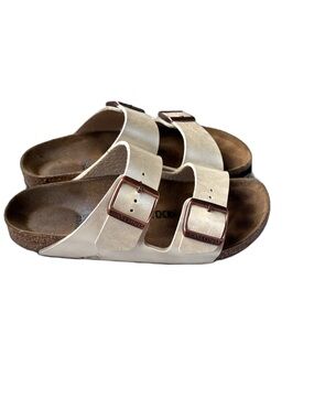 Women’s Birkenstock Arizona Sandals in Metallic Cream